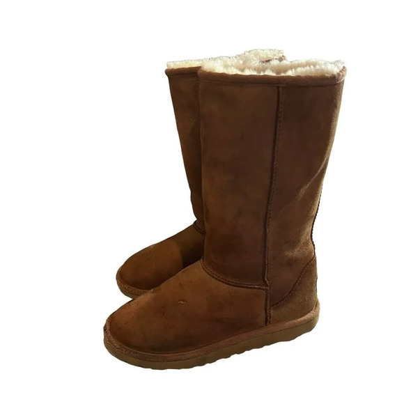 Classic Tall Kids UGG's Size‎ 4 - Picture 1 of 5